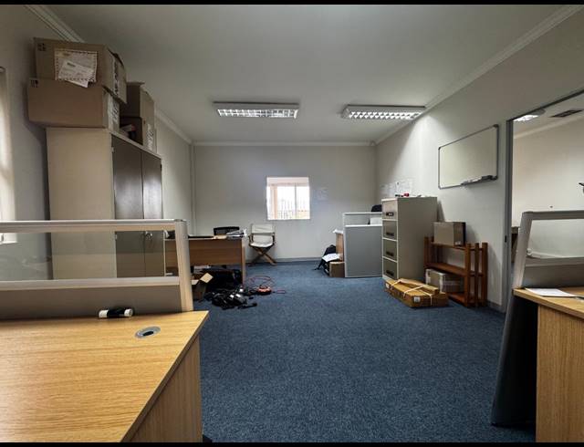 77M² OFFICE TO LET IN MOUNT EDGECOMBE